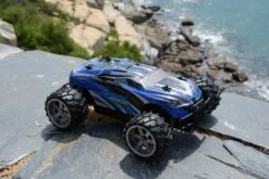 THOMAXX RADIOGRAFISCHE BESTUURBARE AUTO SCHAAL 1:16 X-TRUGGY SHADOW ASSASSIN RTR Blauw 6 THOMAXX RADIOGRAFISCHE BESTUURBARE AUTO SCHAAL 1:16 X-TRUGGY SHADOW ASSASSIN RTR Blauw -Indoor Speelgoed Winkel 8719689408039 thomaxx rc auto blauw assassin speelactief.nl 1 1