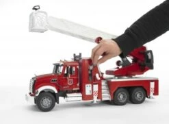 Bruder 2821 Brandweer Ladderwagen Mack-Granite -Indoor Speelgoed Winkel bruder brandweerladderwagen mack granite incl waterpomp 1 1