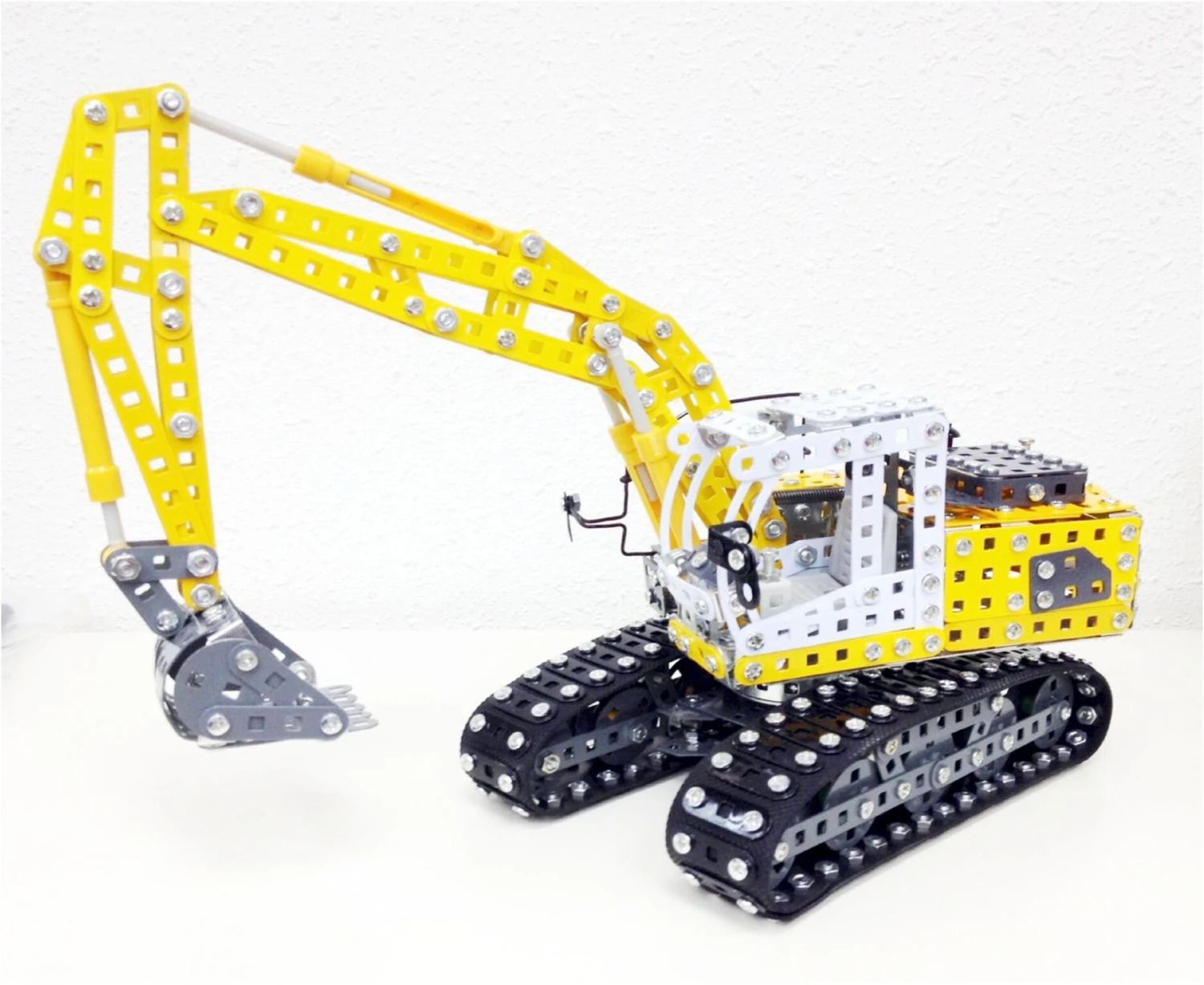 Tronico Profi Liebherr Graafmachine – 1 : 25 7 Tronico Profi Liebherr Graafmachine – 1 : 25 - Afbeelding 5