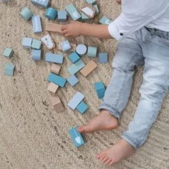 Little Dutch Houten Blokkenton Blauw LittleDutch -Indoor Speelgoed Winkel little dutch 4413 blauw houten blokken in ton 4